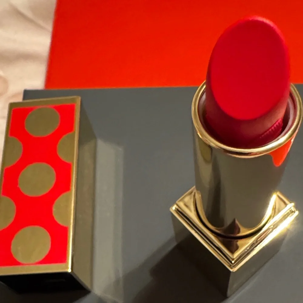 Estee Lauder Limited Edition Lipstick - Red Ribbon